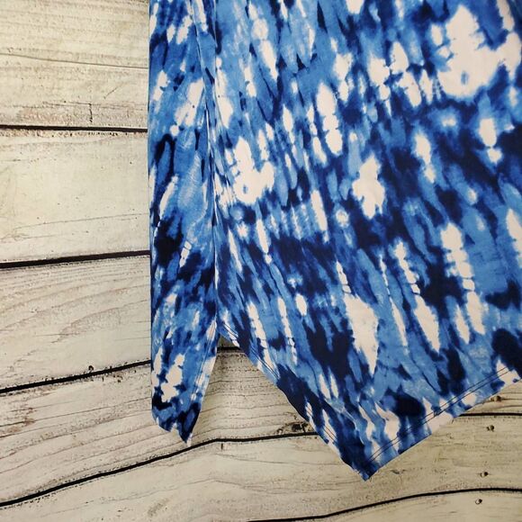 Cato Woman Plus 26/28W Blue Tie Dye Sharkbite Hem Top Beaded Neckline - Picture 2 of 8